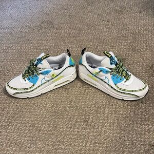 Nike Air Max 90 SE Sneakers - White and Blue